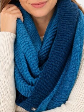 The North Face Blue Knit Infinity Scarf Cozy Gorpcore Winter Loop Scarf